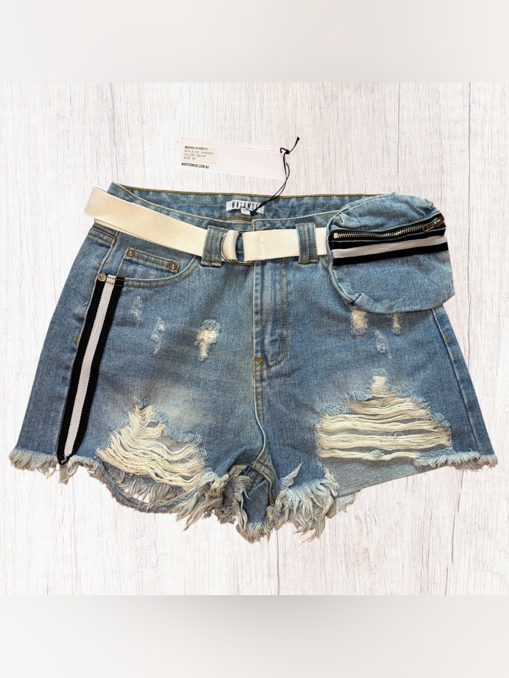 NWT WNTRMSE Benni High-Rise Distressed Cutoff Denim Shorts Belt & Pouch, Size 24